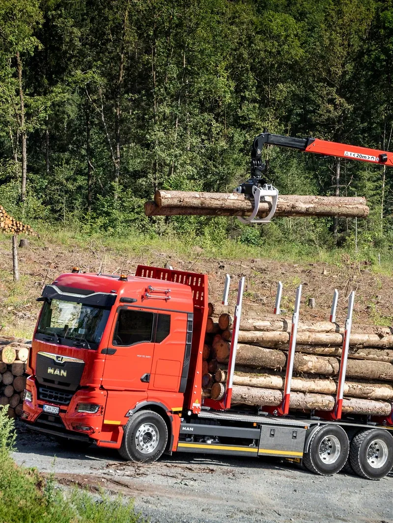 Перевезення короткомірних лісоматеріалів (із завантажувальним краном)