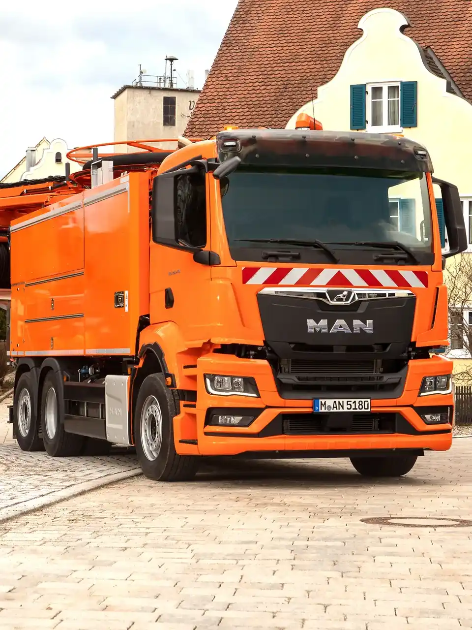 Очищувач високого тиску та всмоктувальний пристрій: Автомобілі MAN для очищення каналізації